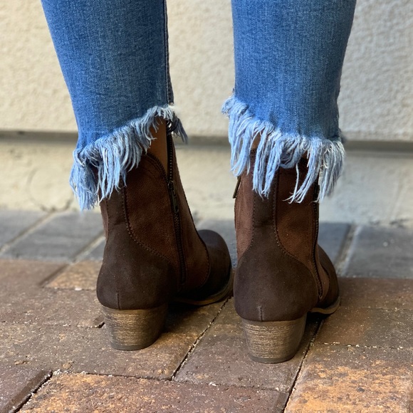 Brown Distressed Dual Zipper Western Ankle Booties - Picture 6 of 8